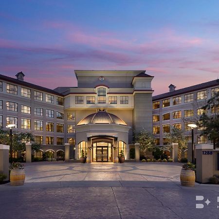 The Royal Kelowna - Bellstar Hotels & Resorts Dış mekan fotoğraf