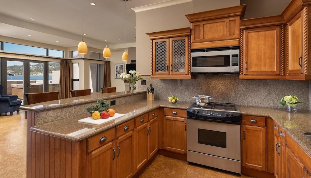 The Royal Kelowna - Bellstar Hotels & Resorts Dış mekan fotoğraf