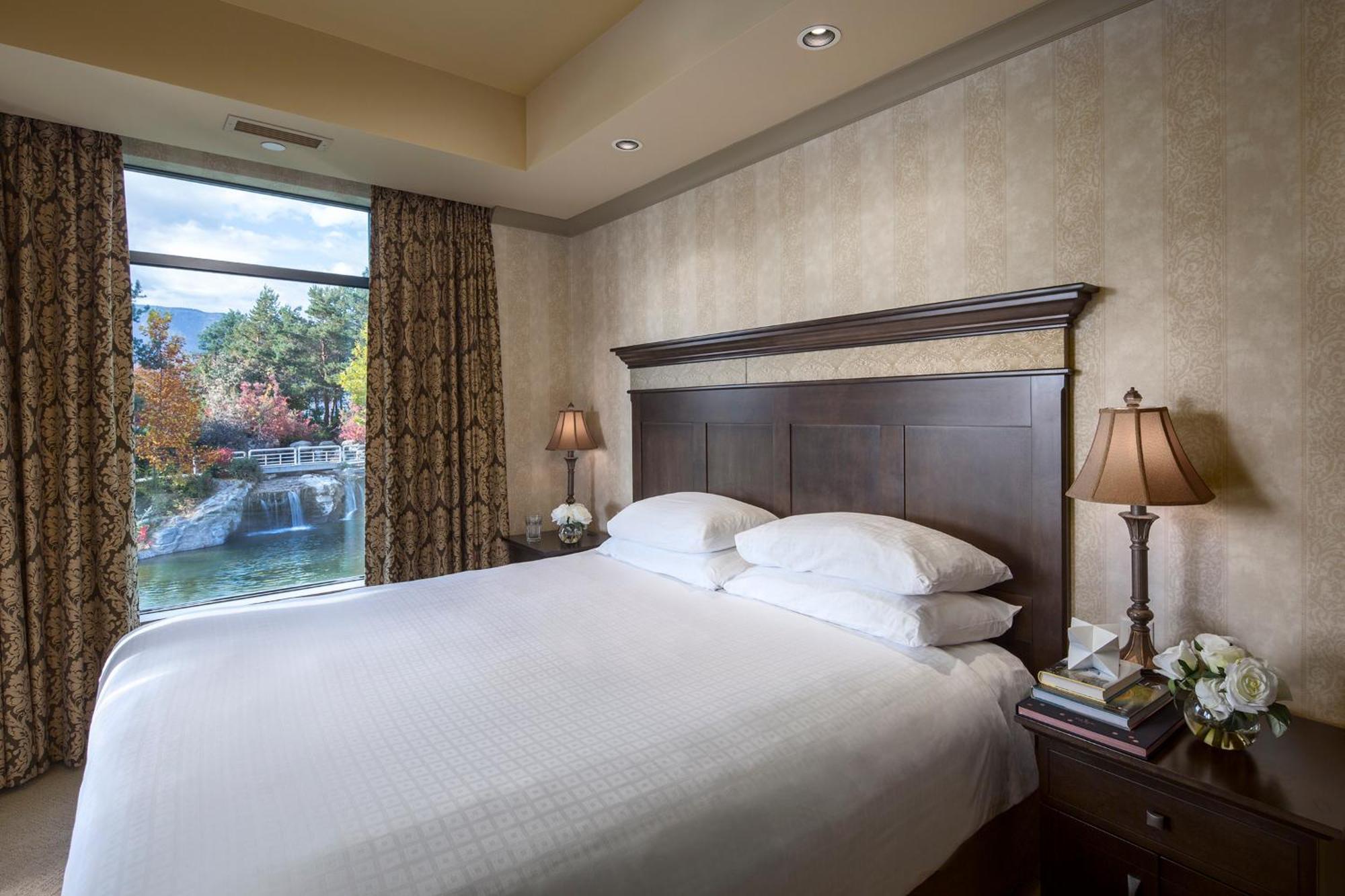 The Royal Kelowna - Bellstar Hotels & Resorts Dış mekan fotoğraf